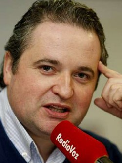 Pablo Portabales, @pabloportabales entrevista en RadioVoz a Serxio y anima a todos los oyentes a votarle